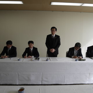 富山労働局に７課題３０項目にわたる労働行政に対する要請書を手交